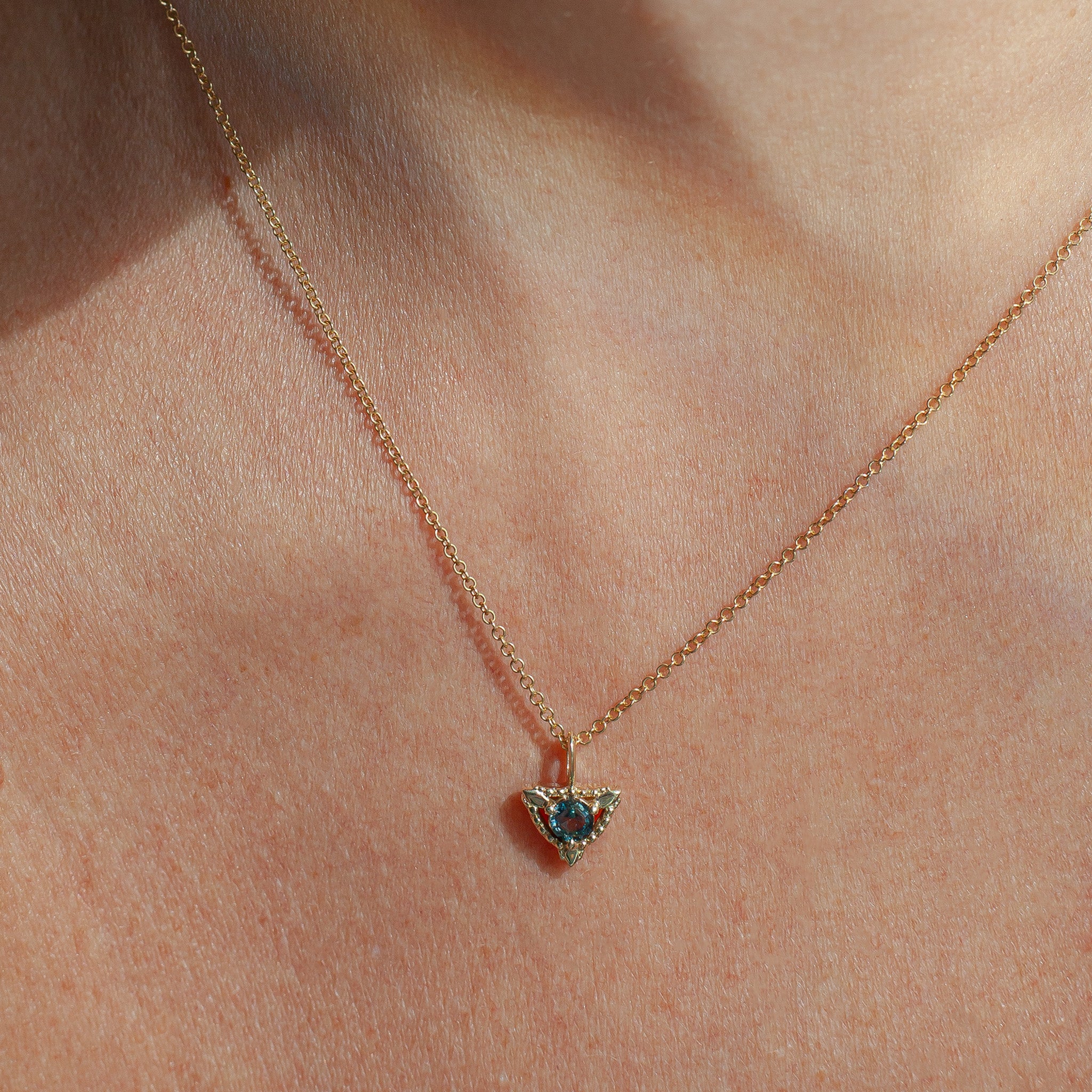 IERÓS — Sapphire Trillium Charm
