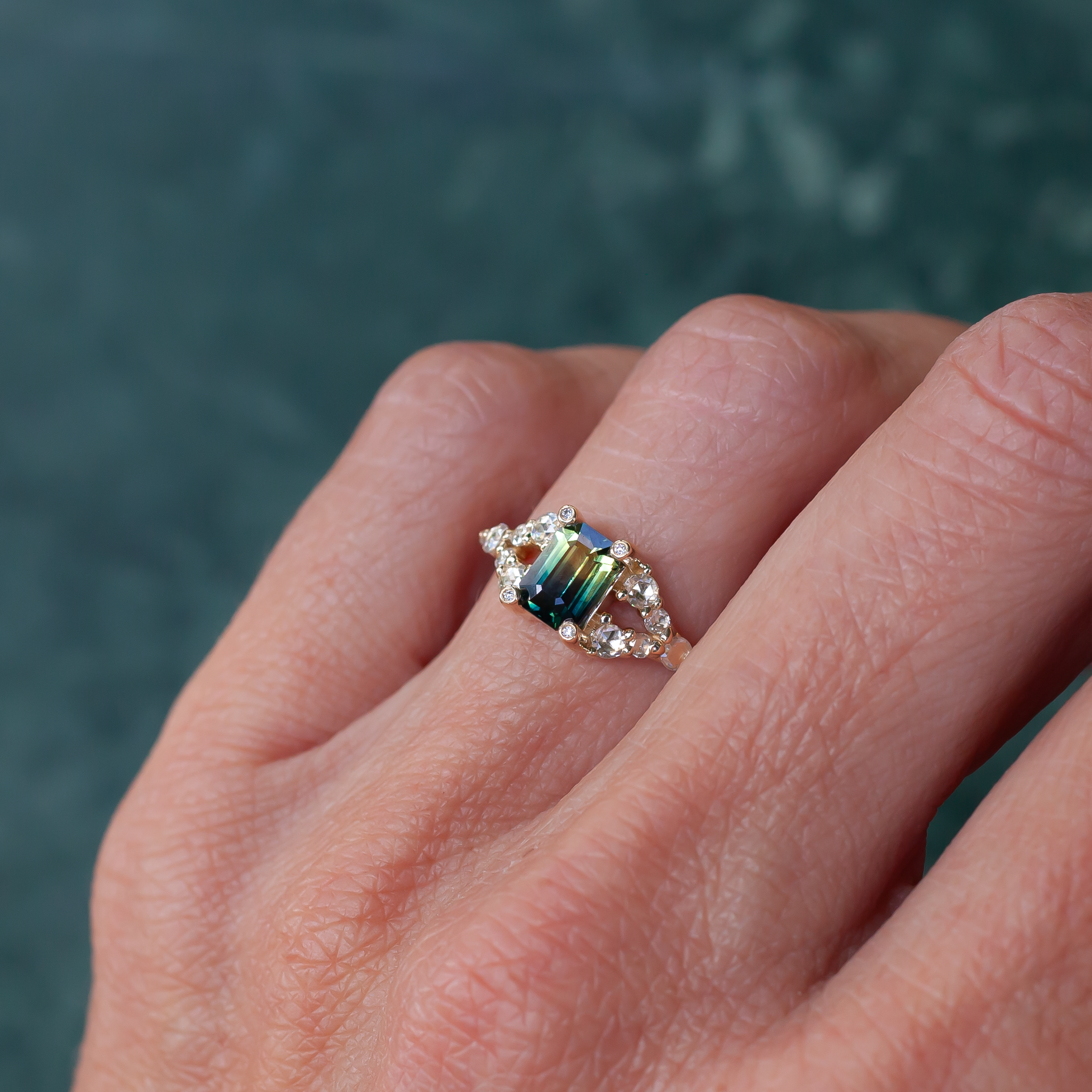 emerald sapphire gold ring