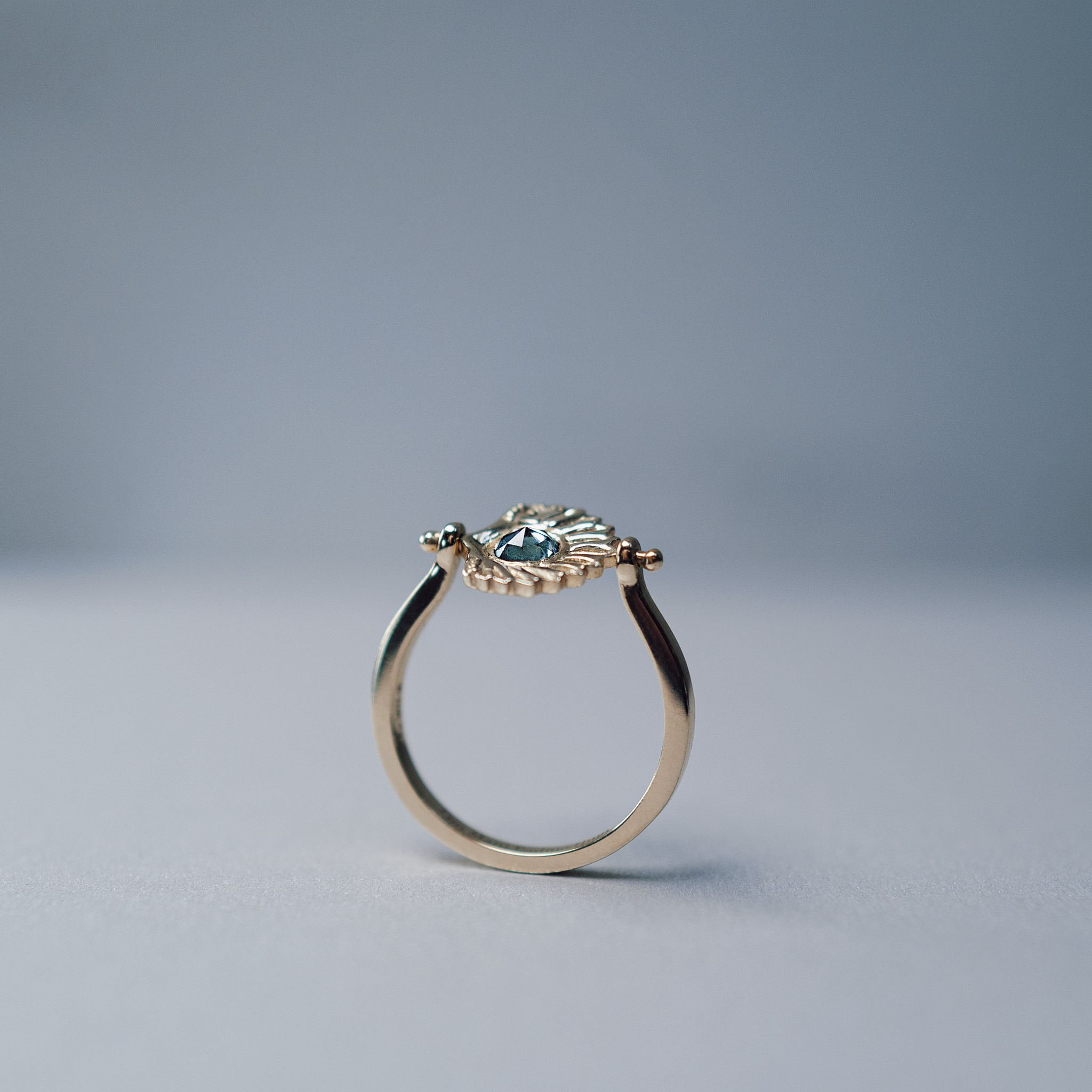 gold sapphire ring