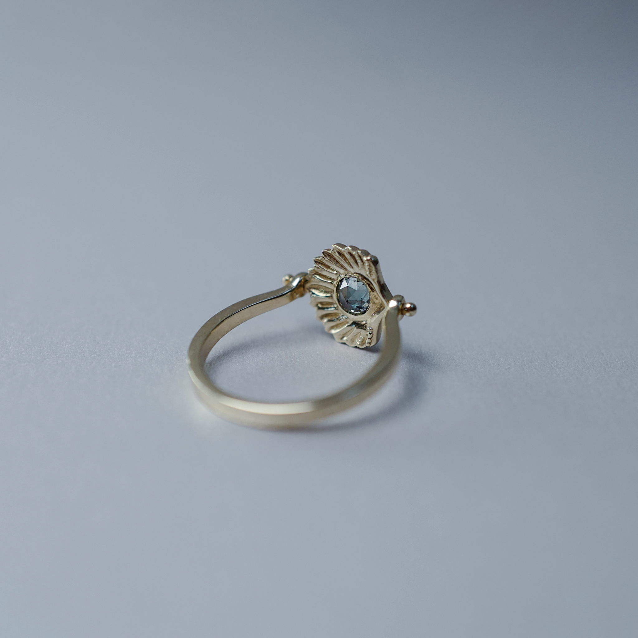blue sapphire gold ring