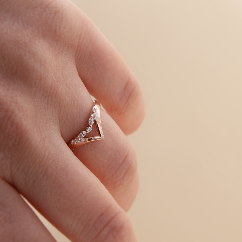 v shaped diamond ring
