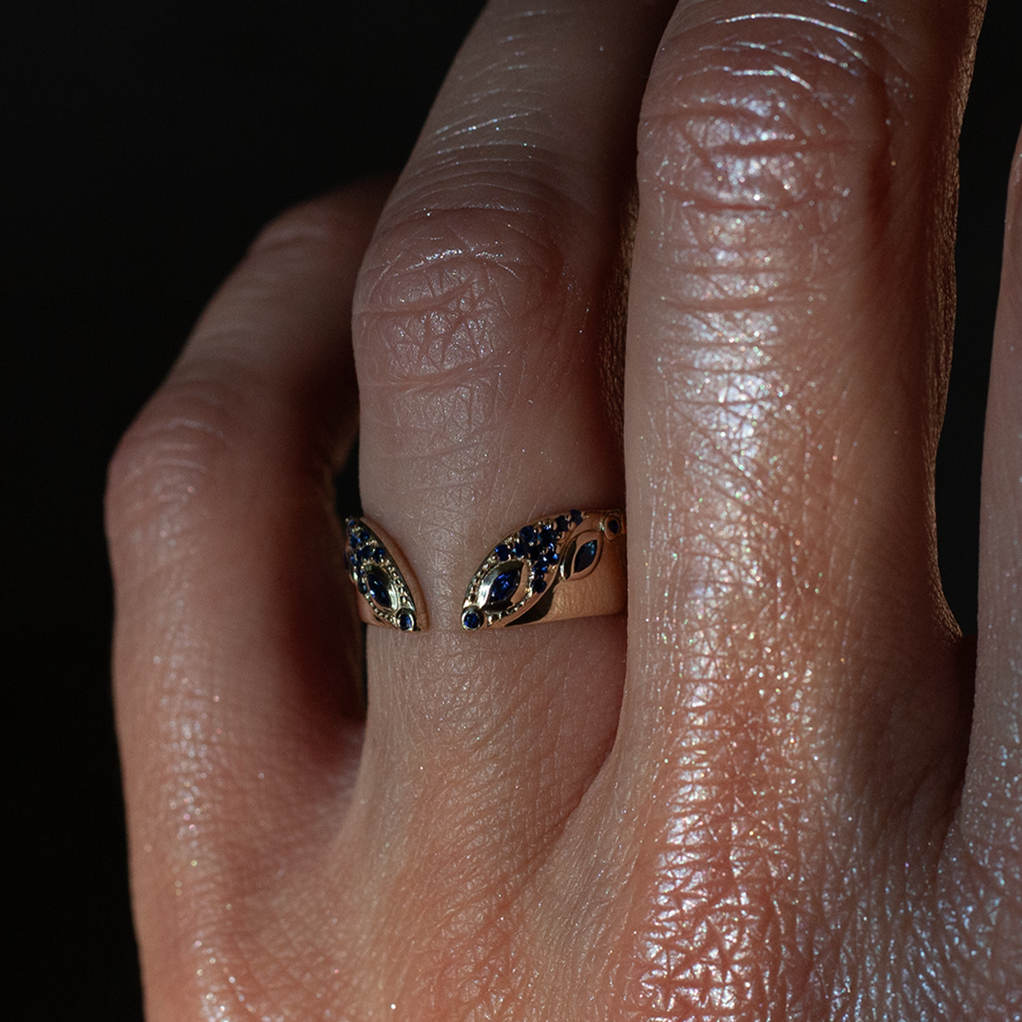 blue sapphire gold ring