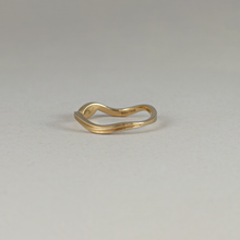 blue sapphire gold ring