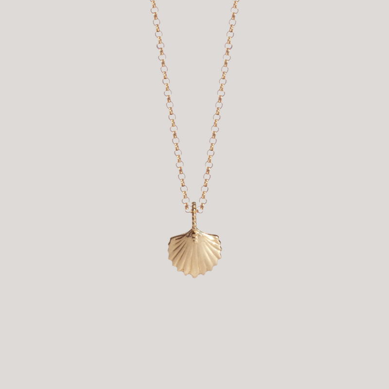 yellow gold shell charm