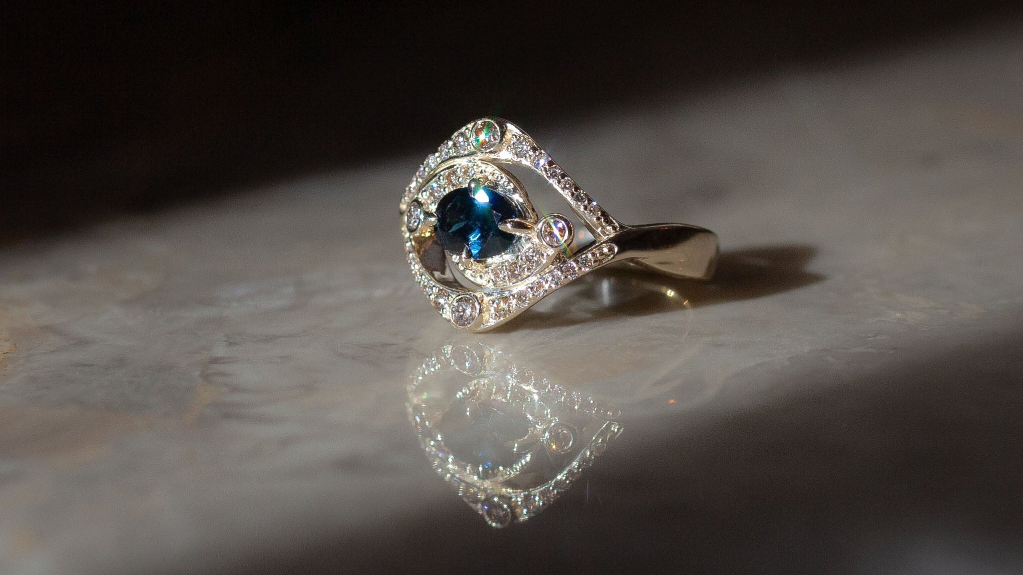 teal sapphire and diamond 14k yellow gold ring