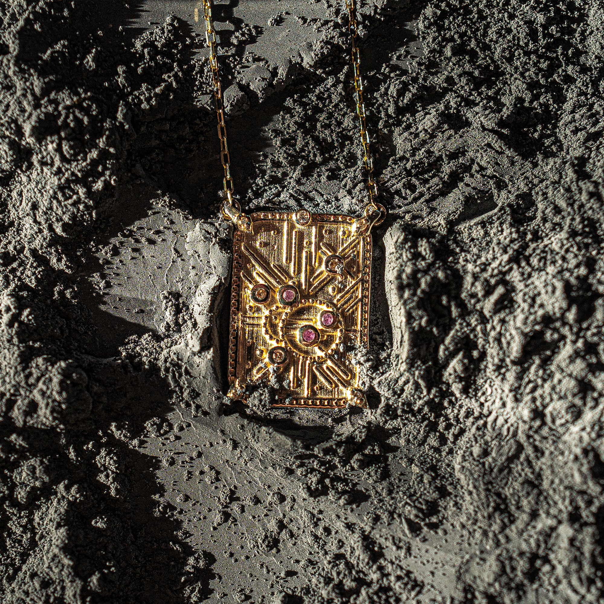 Diamond and Sapphire Necklace yellow gold