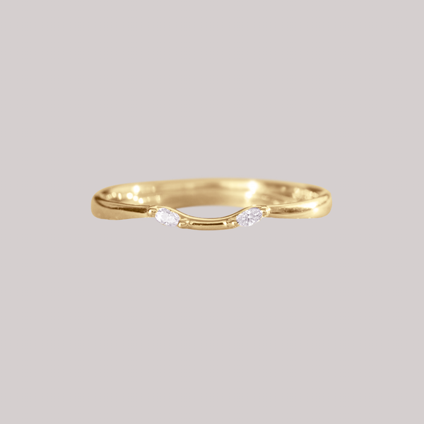 Delicate diamond contour band has a gentle wave design to trace and pair with any engagement ring, whether it’s a solitaire or a halo. This ring is also a perfect everyday stackable ring that can be stacked with your favourite everyday staples, or worn on its own. Made in 14k solid gold. 